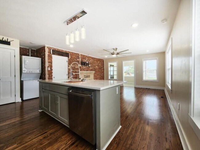2529 E Admiral Pl Unit D