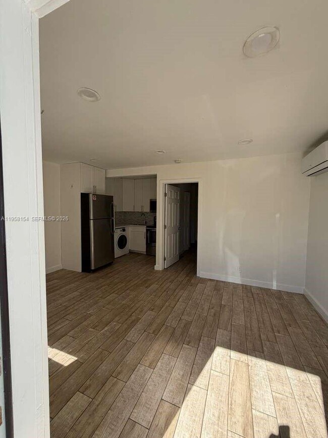 Photo - 5843 Harding St Unidad 1-2