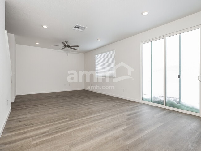 Photo - 751 Harvey St