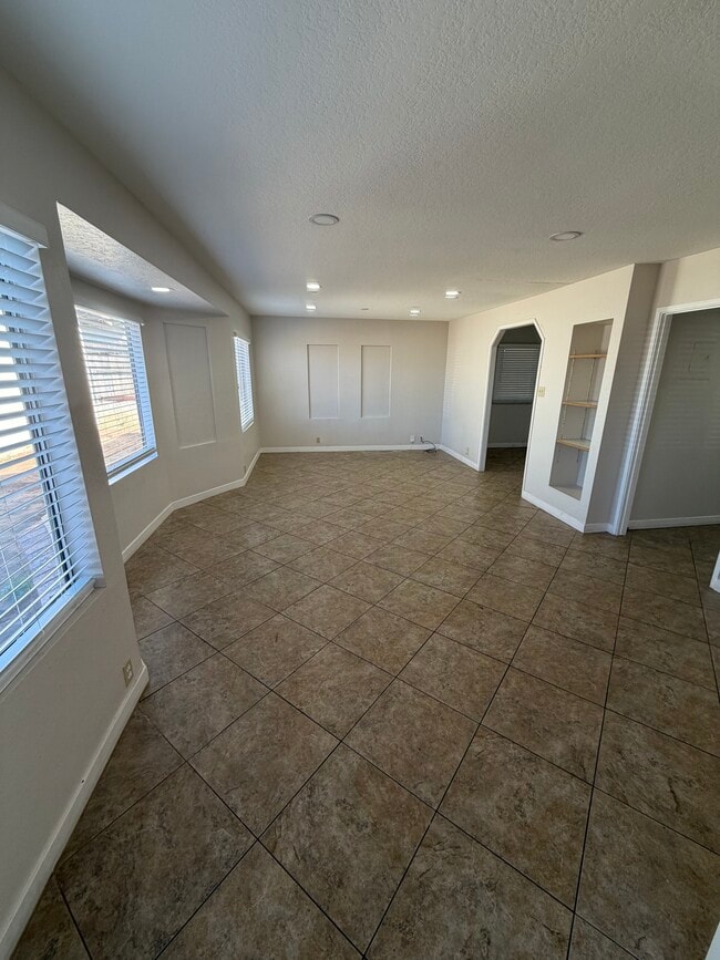 Building Photo - 1345 Marline Ave