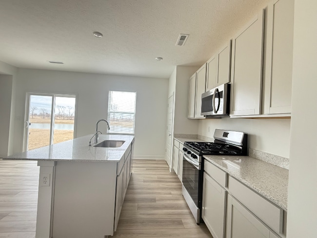 Photo - 2791 Linwood Ave