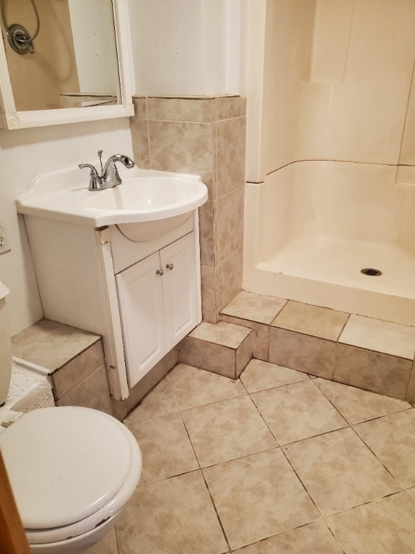 302 Camelot Shore Dr