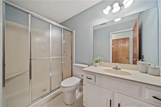 Shared bath - 324 texas ave