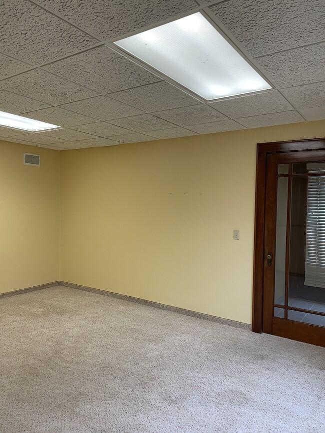 Photo - 115 E Broadway St