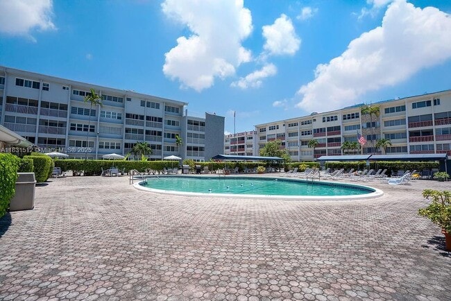 Building Photo - 215 SE 3rd Ave Unit 405C Rental