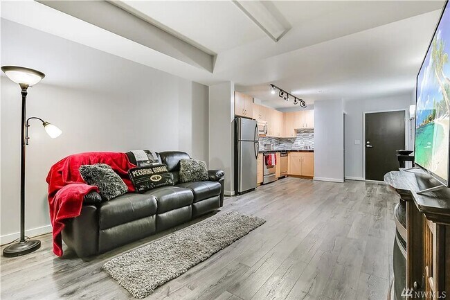 103 Bellevue Ave E Unit 102