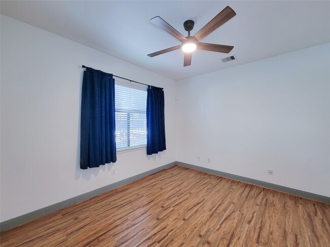 Building Photo - 1432 Ennis St