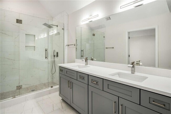 Photo - 1813 N Creek Cir