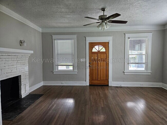 1313 Merry St