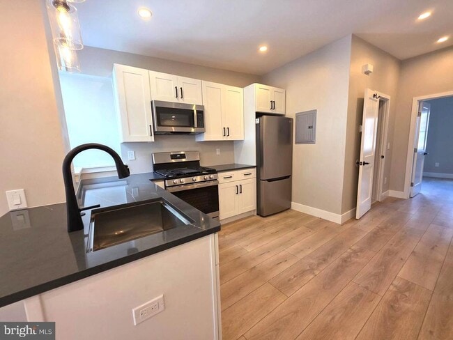 Building Photo - 1324 S 9th St Unit 2F Rental