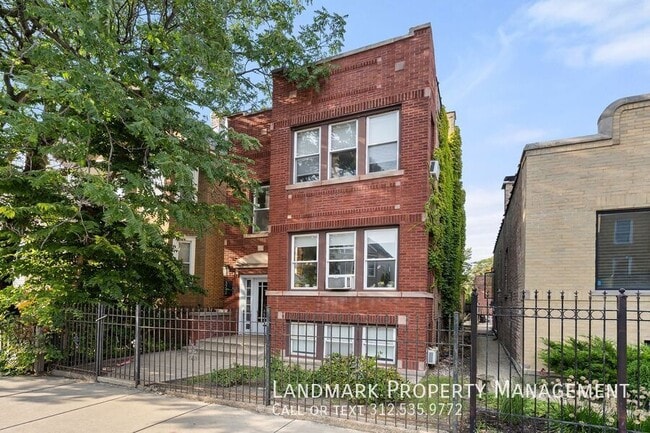 Building Photo - 3742 W Diversey Ave Unit G Rental