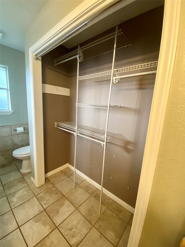 Building Photo - 3003 Briar Dr