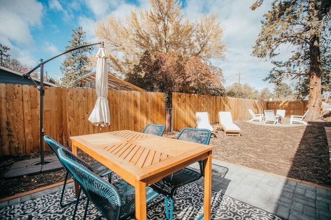 Building Photo - Railroad Duplex - 0000-RAIL-00 Unit 435