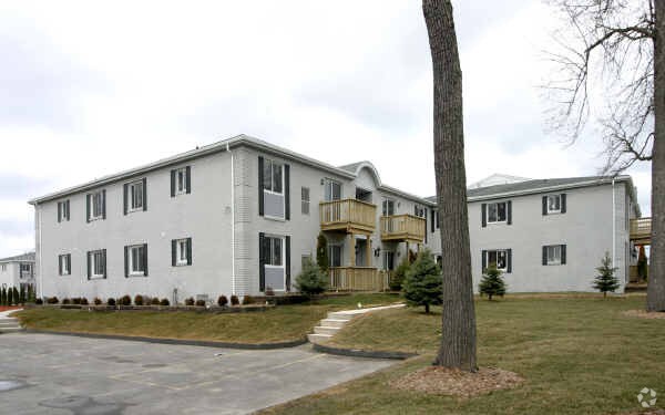 Photo - Pinewood Condominiums