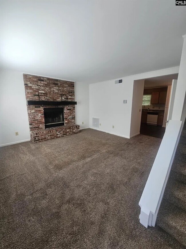 601 Picadilly Sq