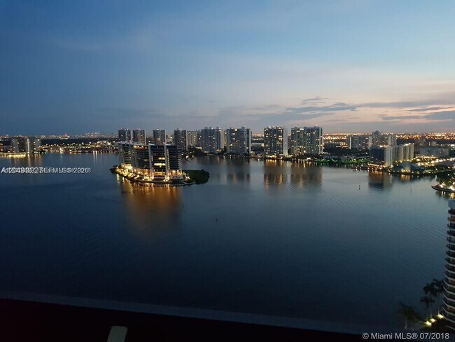 3600 Mystic Pointe Dr Unit 1401