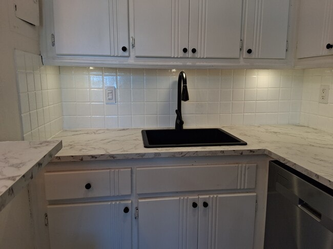 Photo - 1100 NE 9th Ave Unit 103