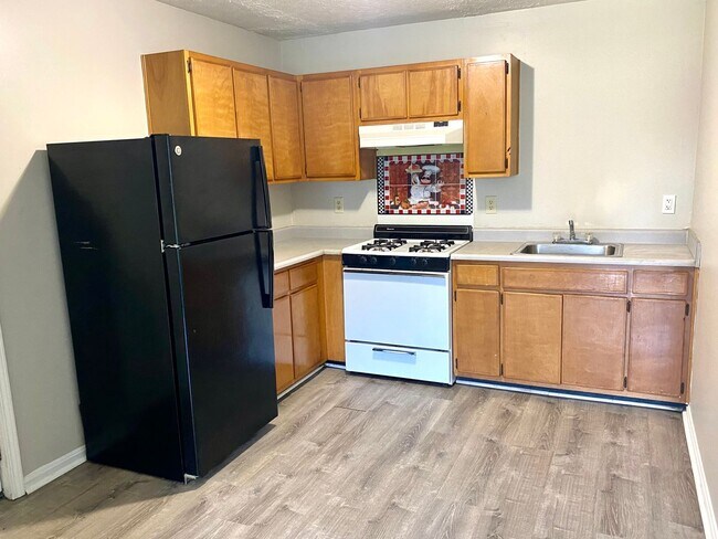 Photo - Remodeled 3 bedroom apartment in Portland - Section 8 accepted Unit 1704-2