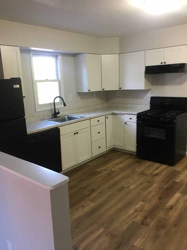 Building Photo - 788 Hazelwood Ave Unit 2