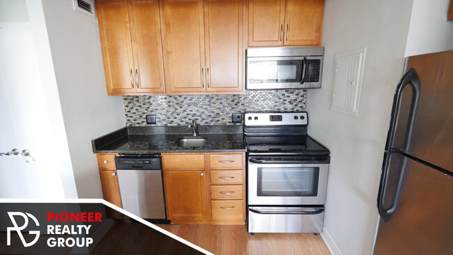 Photo - 429 W Wellington Ave Unit 13G