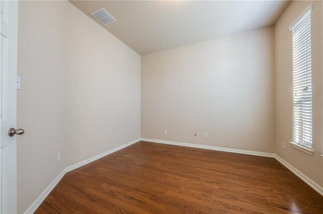 Photo - 2005 Santa barbara Ct