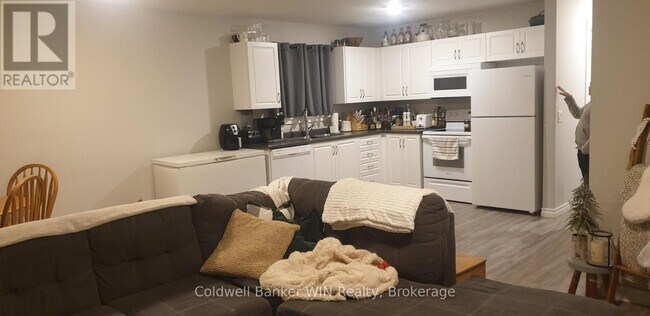 Photo - 540 Wallace Ave S