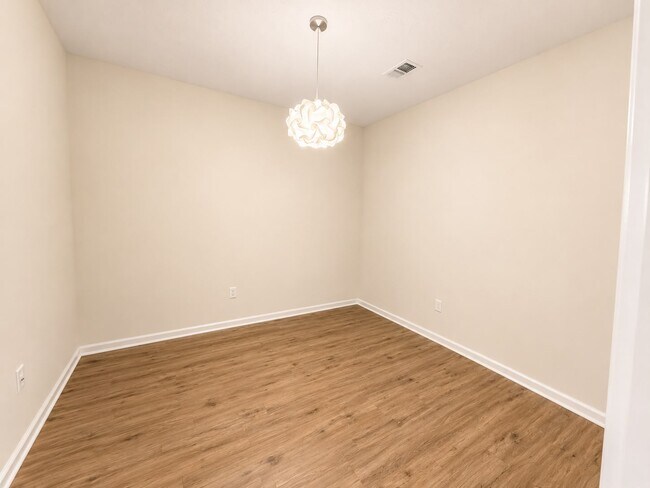 Photo - 2704 Bradford Commons Dr Unit 201