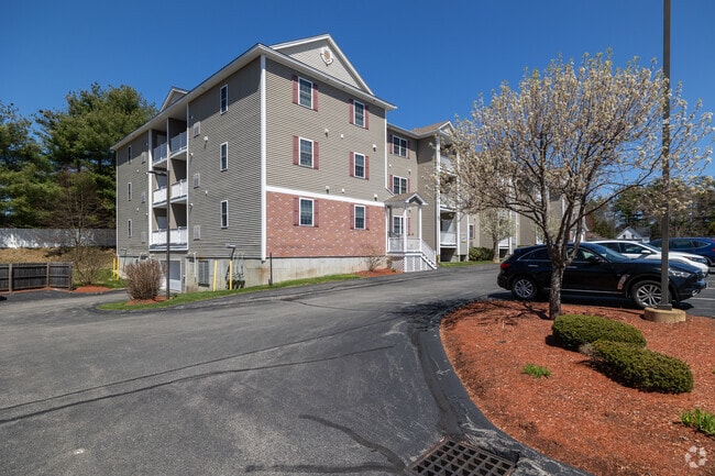 65 Fordway Ext Derry, NH - Bunker Estates Condominiums