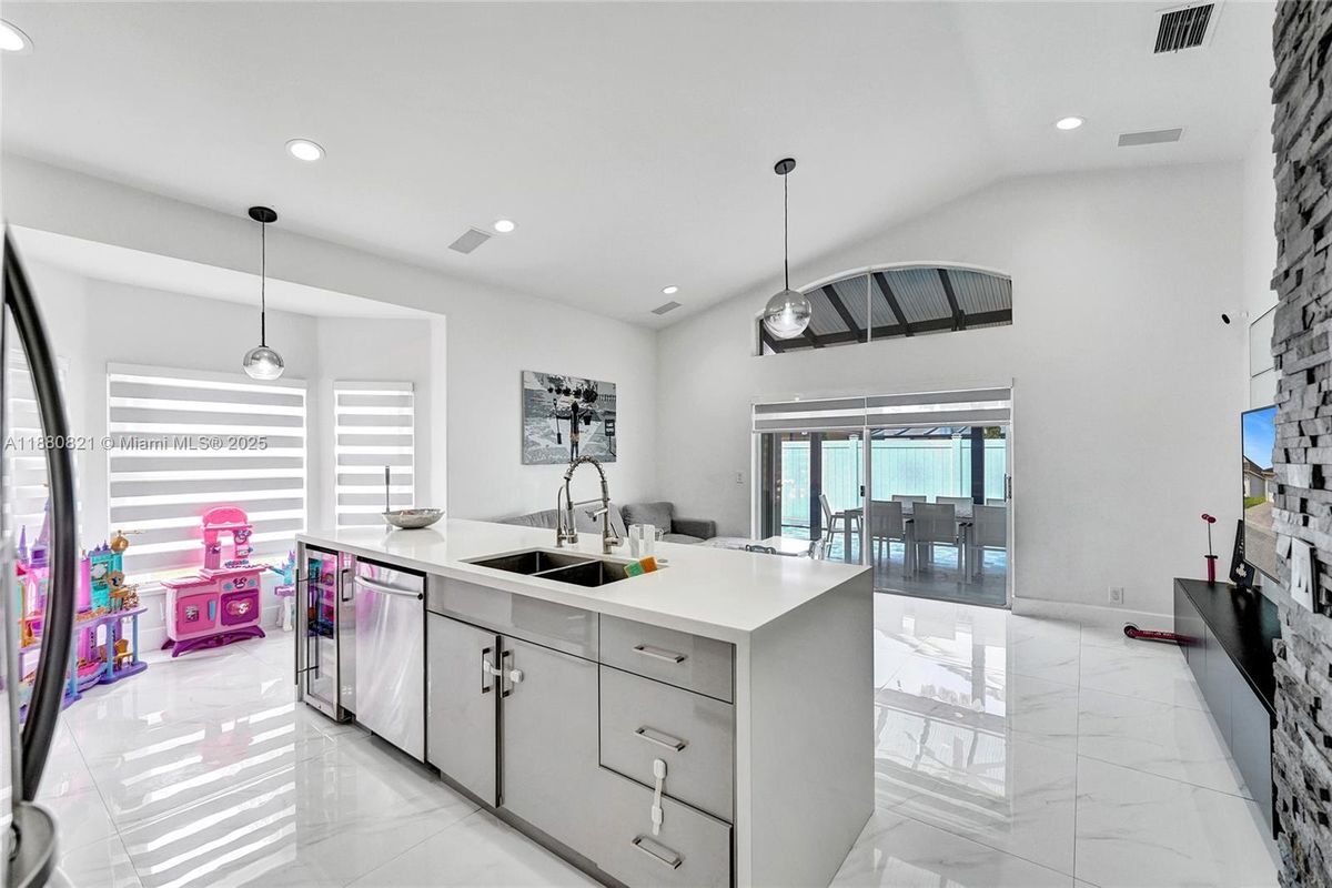 Photo - 4955 SW 33rd Ave