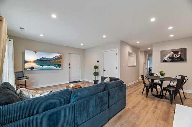 Photo - 2337 W Touhy Ave Unit SI ID1490148P