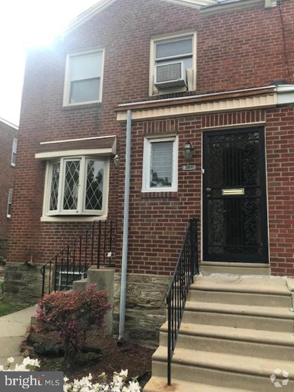 Building Photo - 913 E Upsal St Rental