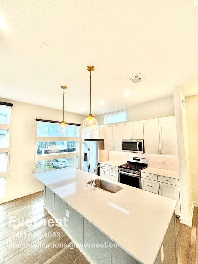Gorgeous 2-Bedroom Townhome in Prime Locat... - Gorgeous 2-Bedroom Townhome in Prime Locat...