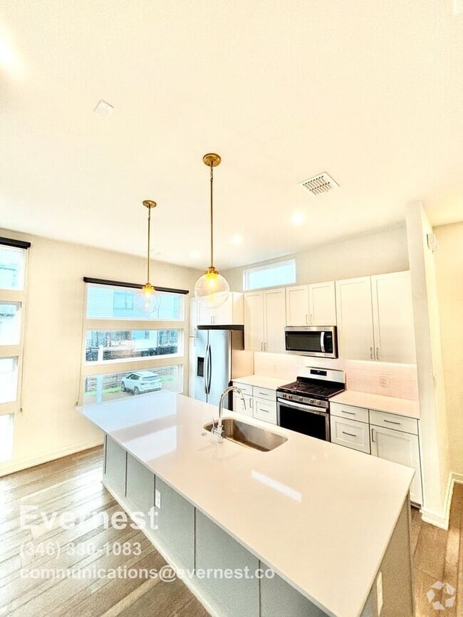 Building Photo - 2528 N Fitzhugh Ave Rental