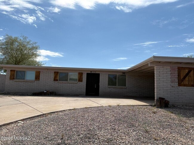 Building Photo - 3110 S Portia Ave