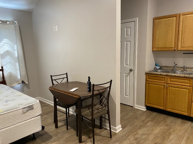 Photo - 1421 N Main St Unit 5