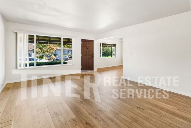 Photo - 7400 Mooncrest Way