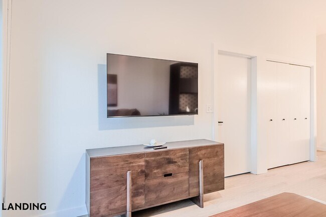 Photo - 2623 Keene St Unidad 531