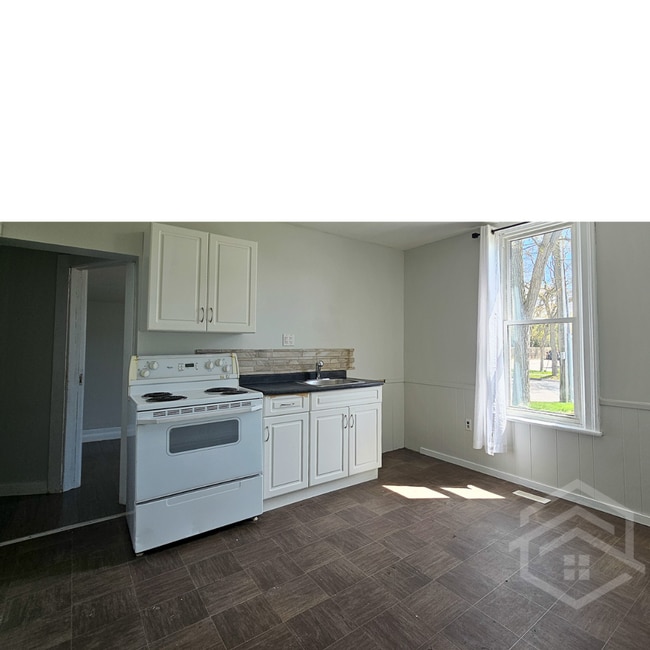 Photo - One Bedroom Apartment Living! Unit 2