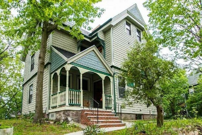 Photo - 5 Bed Close to Wentworth - 9/1/26 - Student Living!!