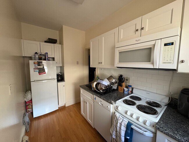 Great Value Brighton Studio - Heat/HW Incl... - Great Value Brighton Studio - Heat/HW Incl... Condo