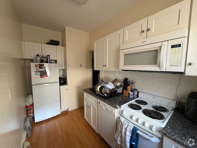 Building Photo - Great Value Brighton Studio - Heat/HW Incl... Rental