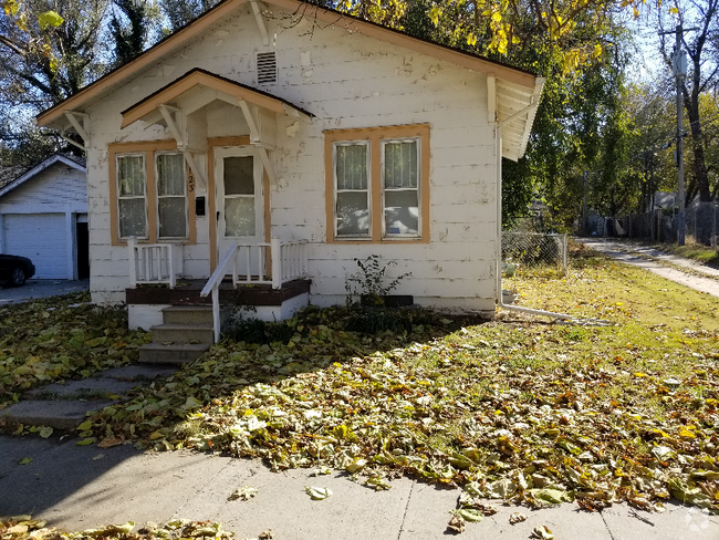 Building Photo - 123 E Zimmerly St Rental