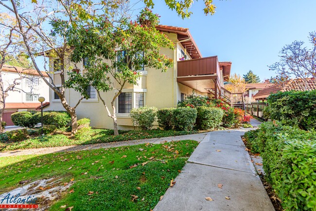 Building Photo - Lovely Condo | Central A/C | Garage
