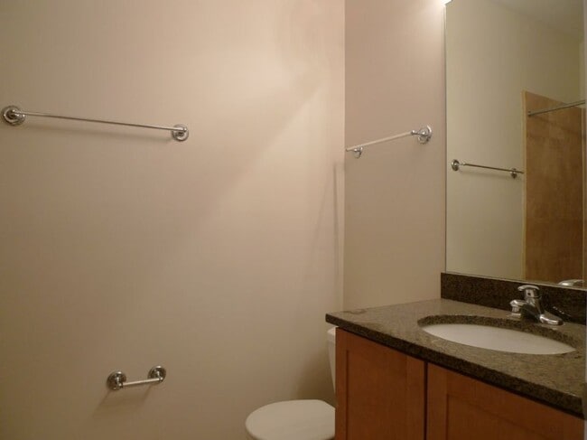 Photo - 2335 W Washington Blvd Unidad 2