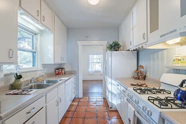 Photo - 3 Bed 2 bath home PERFECT for U of A Students, Faculty and Staff!