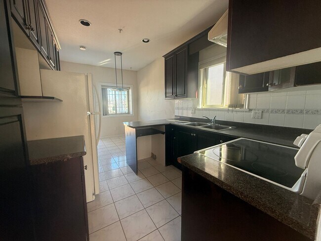 Photo - 4138 Inverness St Unit Upper