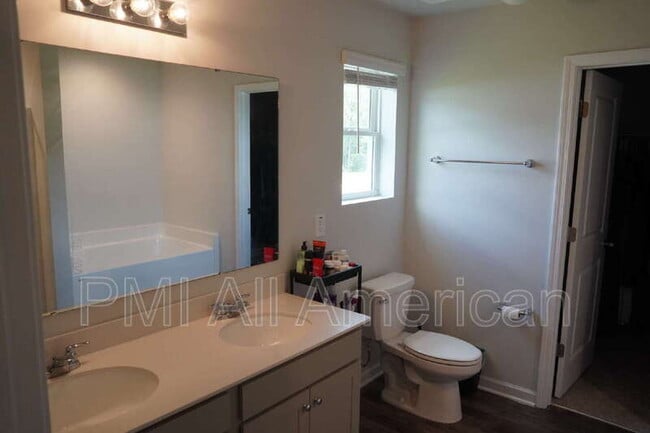 Photo - 289 Greenbay St