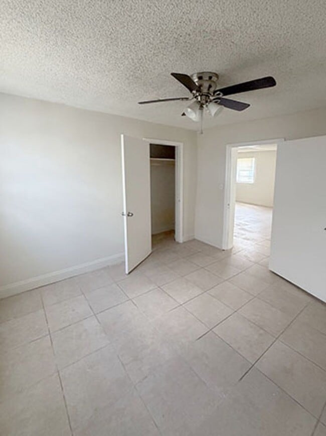 Photo - 1125 W 28th St Unidad A FRONT SINGLE FAMILY HOUSE