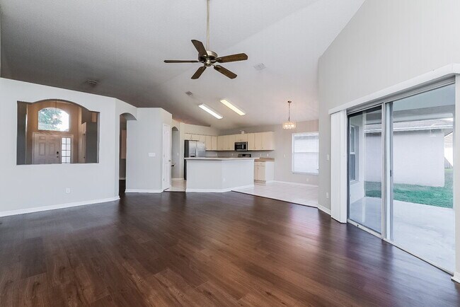 Photo - 1541 Scotch Pine Dr