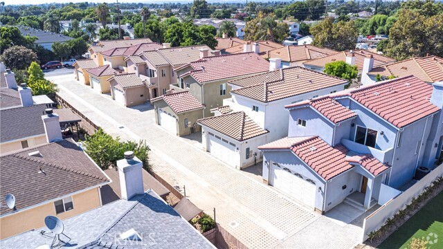 Building Photo - 9246 Cedros Ave Rental